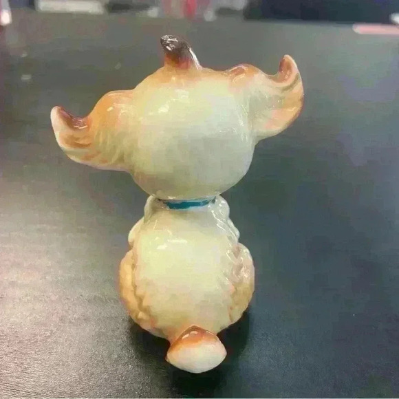 Vintage Bone China Puppy w/ big eyes and yellow striped ball, approx. 3” tall - Picture 3 of 5